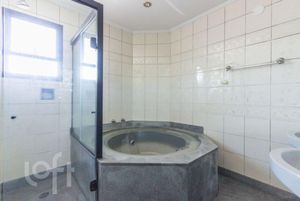 Image 19 - 581691