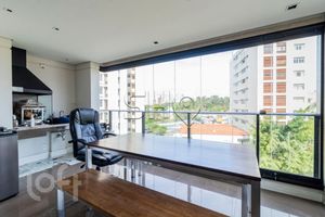 Image 5 - 582317
