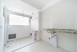 Image 10 - 583648