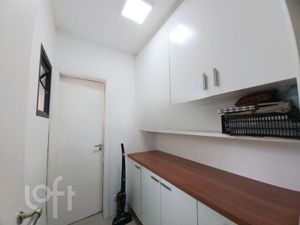 Image 24 - 584055