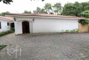 Image 20 - 584702