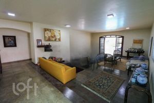 Image 17 - 584702