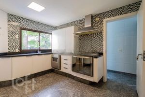 Image 19 - 584988