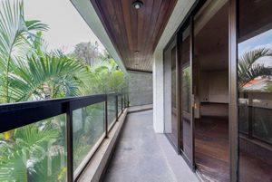 Image 4 - 585741