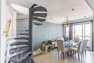 Image 18 - 585875