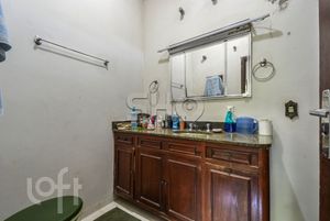 Image 30 - 586236