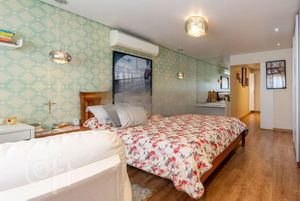 Image 18 - 586327