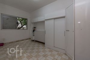 Image 19 - 586744
