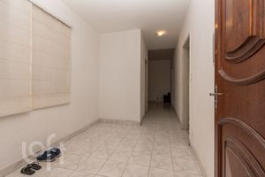 Image 24 - 586744