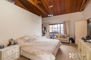 Image 7 - 586772