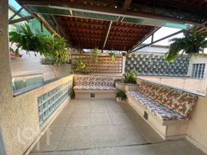 Image 17 - 586858