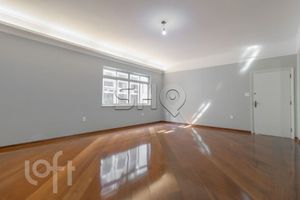 Image 4 - 588197