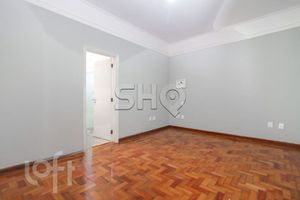 Image 8 - 588197