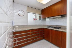 Image 7 - 589670