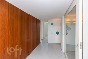 Image 17 - 589670