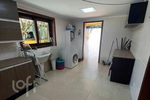 Image 19 - 590440
