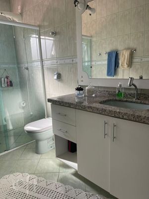 Image 19 - 592358