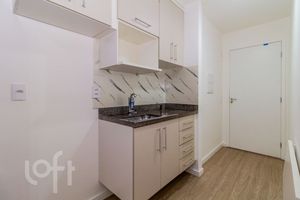 Image 11 - 592477