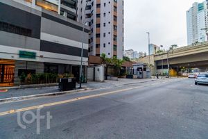 Image 30 - 592477