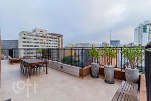 Image 37 - 592477