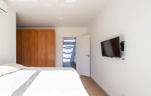 Image 33 - 593119