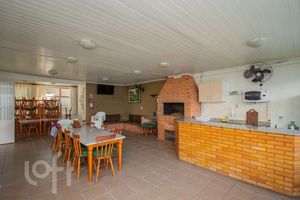 Image 24 - 593192