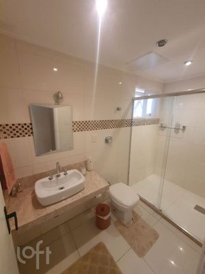 Image 8 - 594799