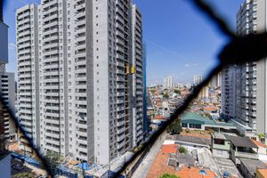 Image 11 - 594890