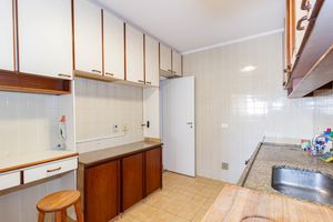 Image 30 - 594890