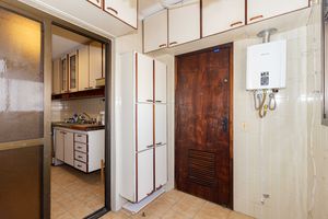 Image 34 - 594890