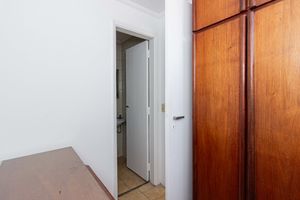 Image 37 - 594890