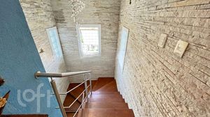 Image 19 - 596261