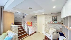 Image 22 - 596261
