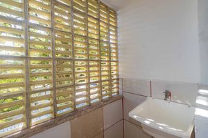 Image 19 - 605194