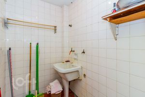 Image 15 - 607978