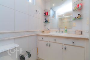 Image 17 - 609565