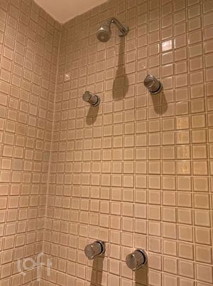 Image 11 - 610402