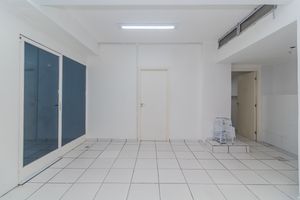 Image 4 - 611882