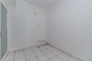 Image 15 - 611882