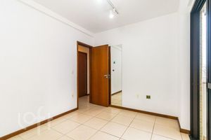Image 11 - 616833