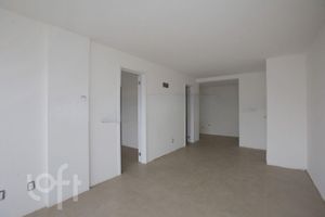 Image 4 - 618790