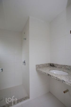 Image 10 - 618790