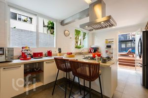 Image 19 - 627390