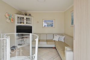 Image 32 - 627812