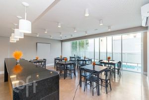 Image 19 - 645286