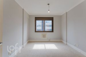Image 32 - 645528