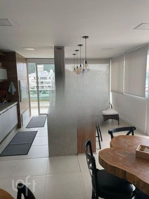 Image 12 - 647142