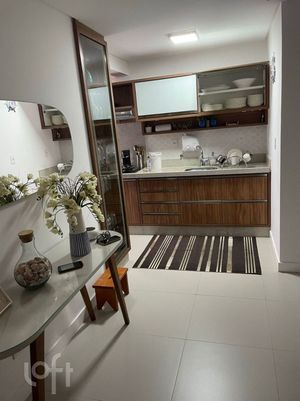 Image 6 - 647142