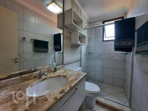 Image 19 - 647495
