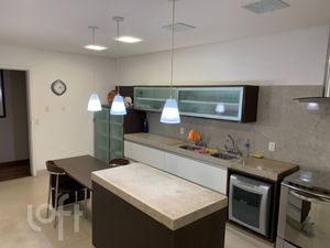 Image 4 - 647837